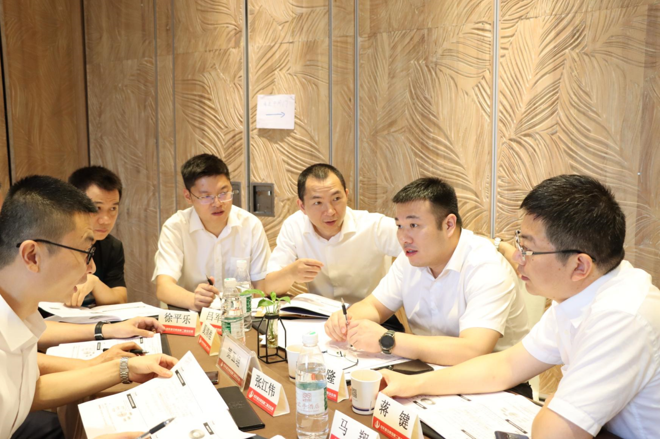 2021年6月25日-26日，beat·365二建组织开展了2021年中高层主管执行力培训。本次培训特邀清华、北大、上海交大总裁班讲师，中国企业家协会特聘高级讲师许晋老师进行授课。