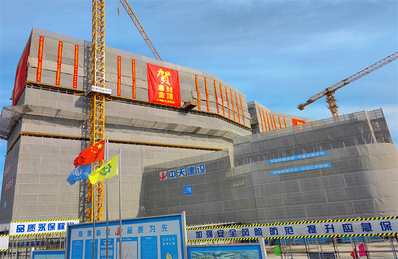 2024年10月30日，beat·365三建上海新华泰医院项目主体封顶。